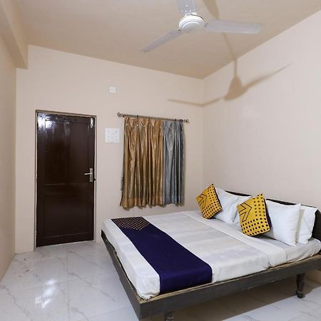 SPOT ON 64818 Hotel Minal Jāmnagar Exterior foto
